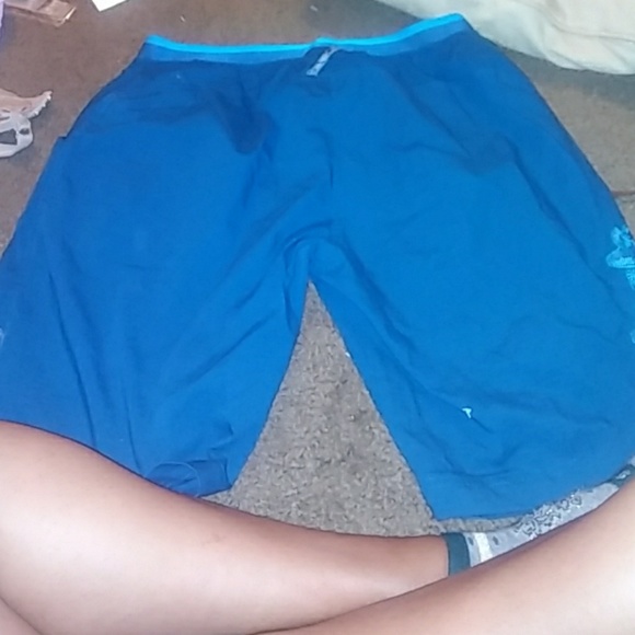 Shorts - Picture 2 of 3